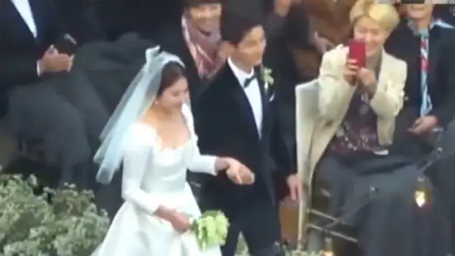 宋慧乔金高银Jennie出席婚礼