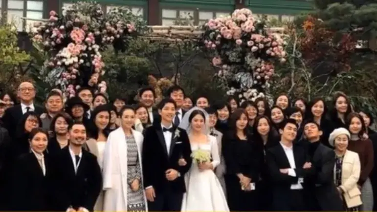 宋慧乔金高银Jennie出席婚礼