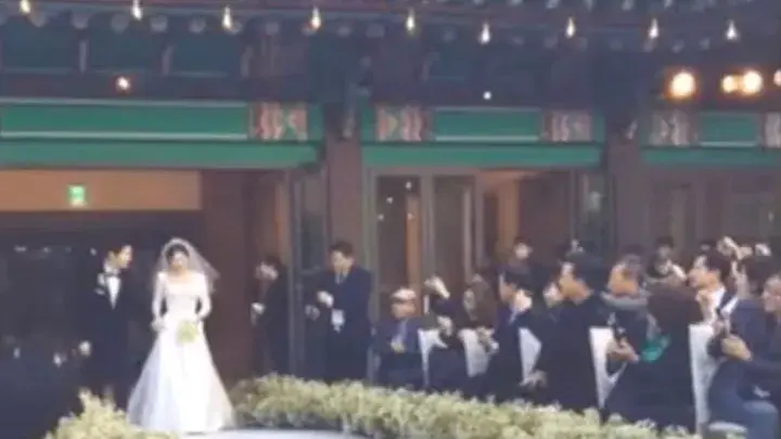 宋慧乔金高银Jennie出席婚礼