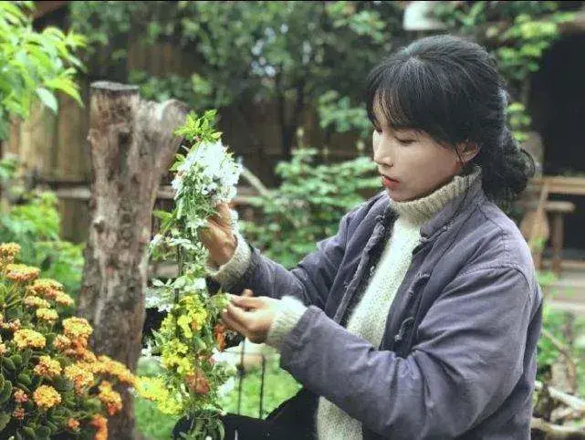 李子柒停更期间拜访了许多非遗传人
