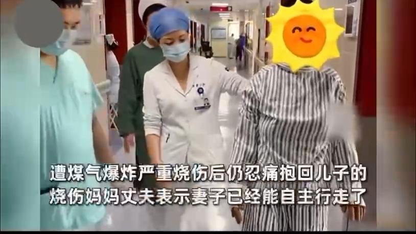 “烧伤妈妈”丈夫回到家忍不住落泪