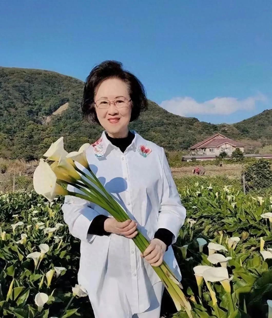 琼瑶离世前晚与家人共进晚餐