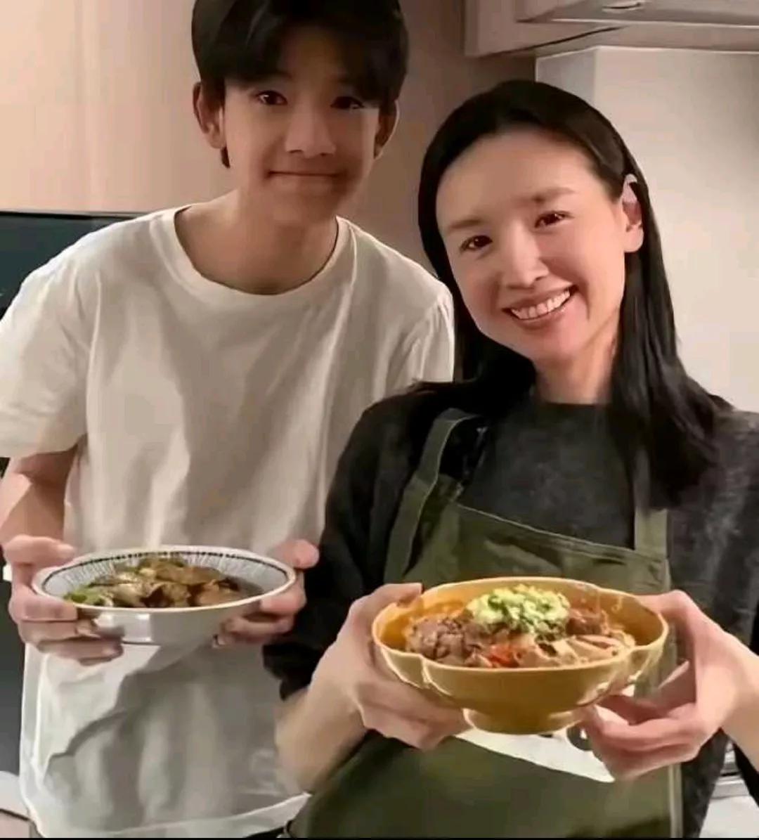 曝董洁为儿子崩溃迷失自我
