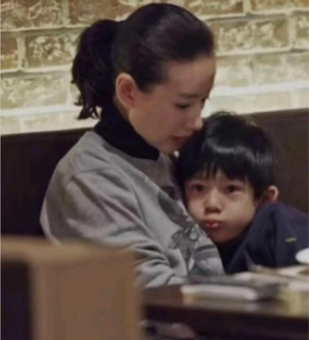 曝董洁为儿子崩溃迷失自我