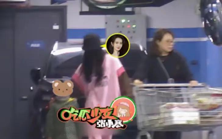 刘诗诗抱儿子逛超市母爱满满