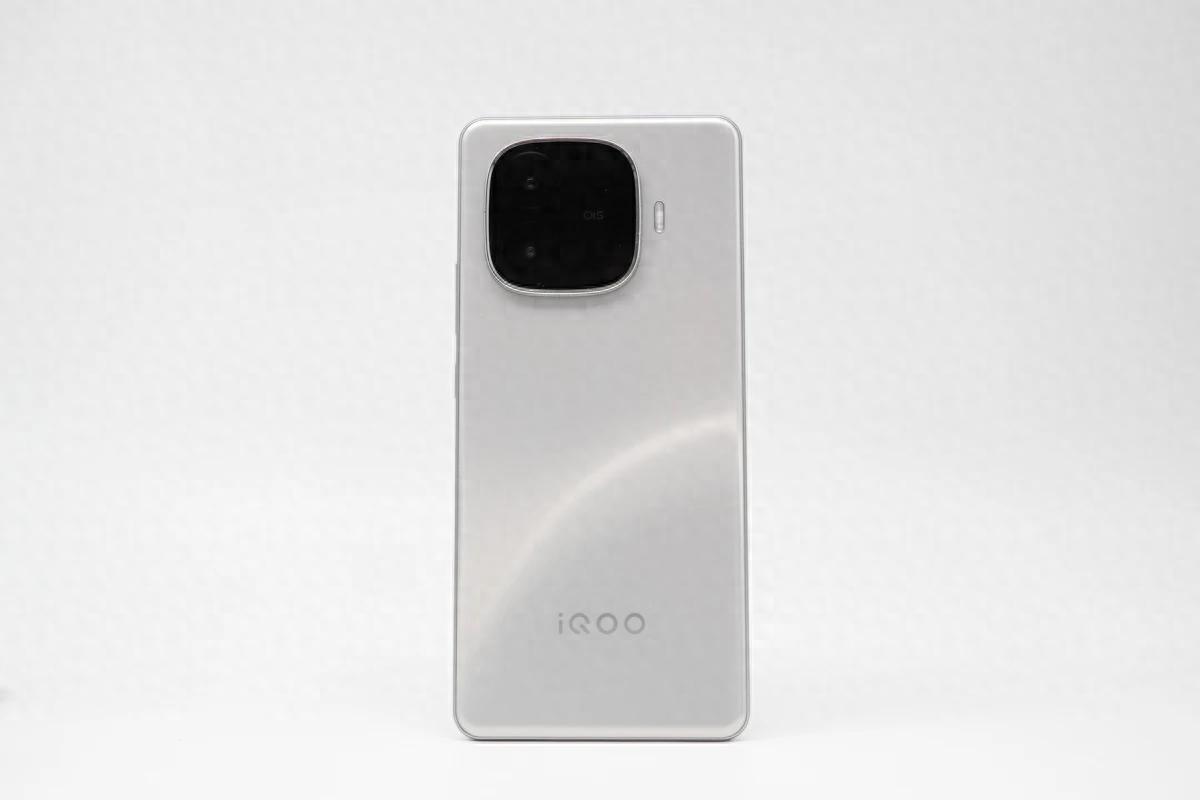 80W闪充,充满6400mAh仅需1小时,iQOO Z9 Turbo+ 0-100充电全程测试