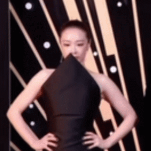 高叶怎么穿着钢笔就上去了