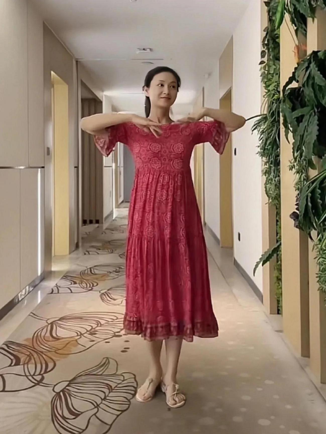 眉姐姐斓曦回应丑衣服穿搭