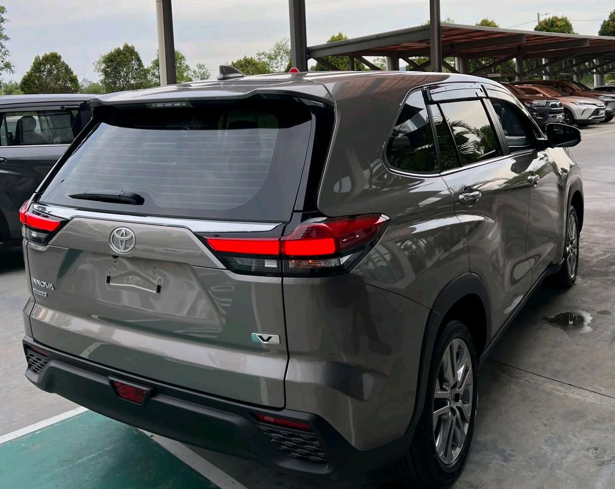 外观酷似汉兰达,TOYOTA入门级7座SUV驾临