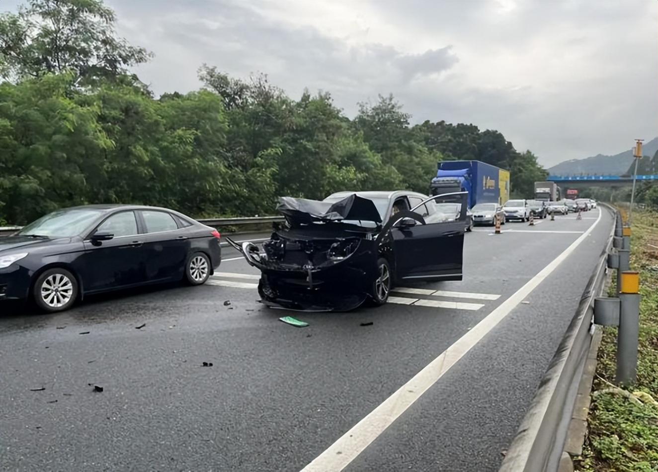 国产 SUV 屠榜背后的代价:这些配置减配你敢信?
