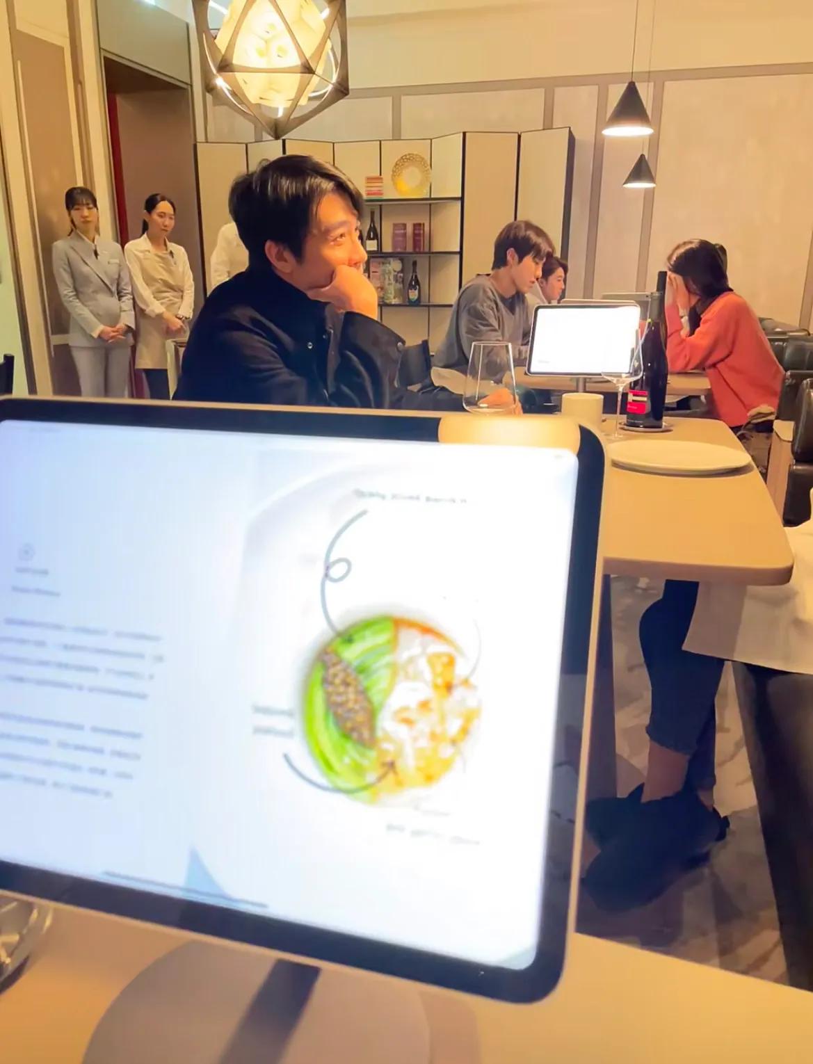 网友偶遇俞灏明王晓晨韩国约会