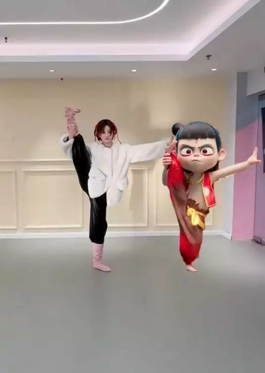 原来哪吒是爱穿束脚裤的体育生