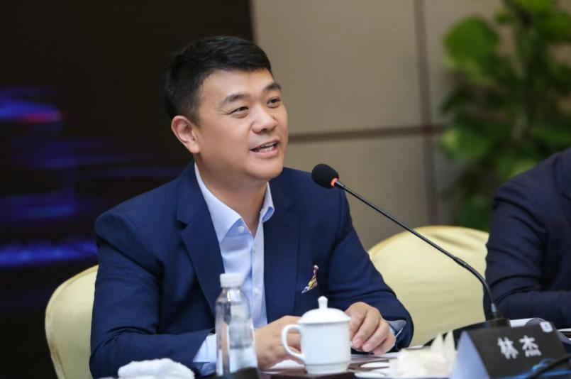 六个姓的银河,两条线的极氪,范峻毅、林杰何以给吉利治并?